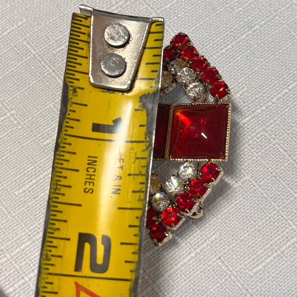 VINTAGE brooch red and white rhinestones. Stunning! - Picture 3 of 3